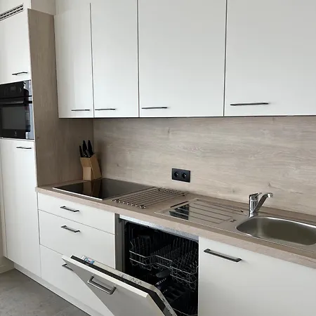 Christina's 2 Bed- Second Floor 4 Min From * Остенде