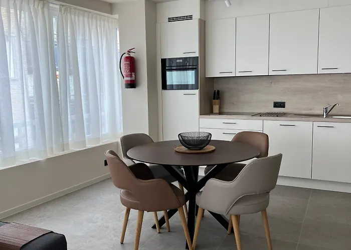 Christina's 2 Bed- Second Floor 4 Min From Apartment