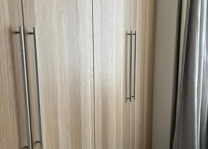 Christina's 2 Bed- Second Floor 4 Min From